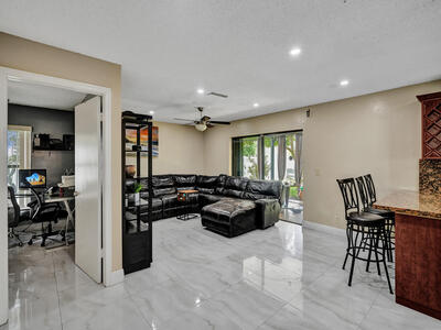 9610 Dunhill Dr, Miramar, FL 33025