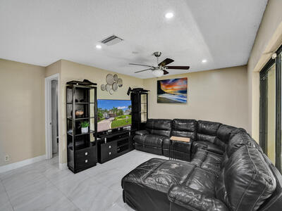 9610 Dunhill Dr, Miramar, FL 33025