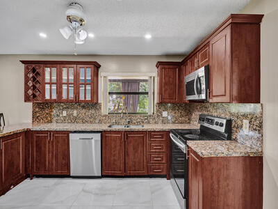 9610 Dunhill Dr, Miramar, FL 33025