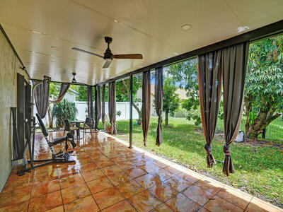 9610 Dunhill Dr, Miramar, FL 33025