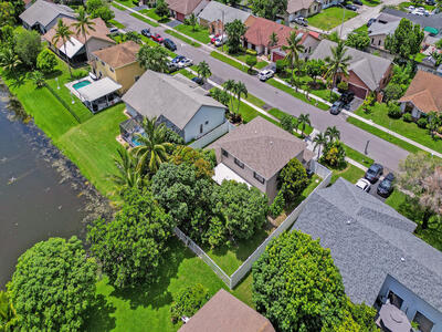 9610 Dunhill Dr, Miramar, FL 33025