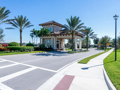 739 SE Villandry Way, Port Saint Lucie, FL 34984