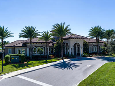 739 SE Villandry Way, Port Saint Lucie, FL 34984