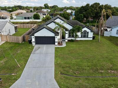 678 SW Pueblo Terrace, Port Saint Lucie, FL 34953