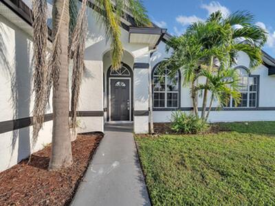 678 SW Pueblo Terrace, Port Saint Lucie, FL 34953