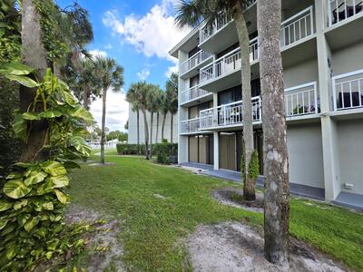 2721 Village Boulevard, West Palm Beach, FL 33409