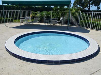 2721 Village Boulevard, West Palm Beach, FL 33409