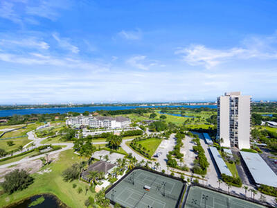 2450 Presidential Way, Palm Beach, FL 33480