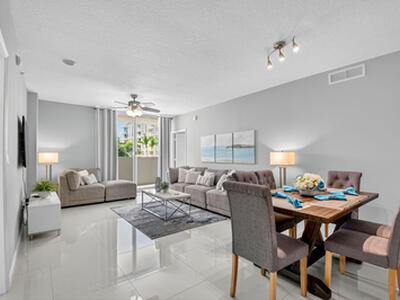 625 Casa Loma Boulevard, Boynton Beach, FL 33435