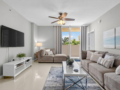 625 Casa Loma Boulevard, Boynton Beach, FL 33435