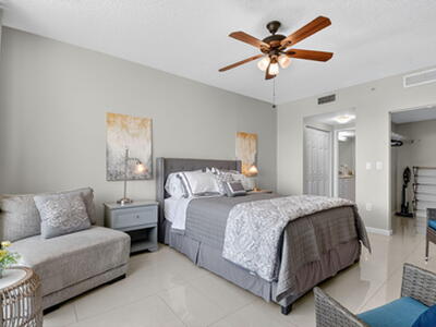 625 Casa Loma Boulevard, Boynton Beach, FL 33435