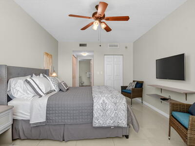 625 Casa Loma Boulevard, Boynton Beach, FL 33435