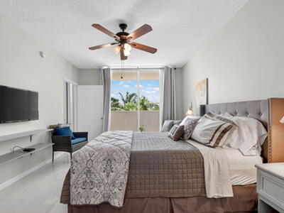 625 Casa Loma Boulevard, Boynton Beach, FL 33435