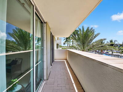 625 Casa Loma Boulevard, Boynton Beach, FL 33435