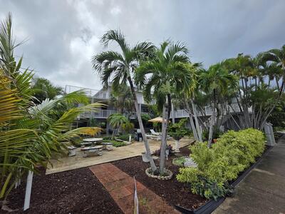 201 S Lakeside Drive