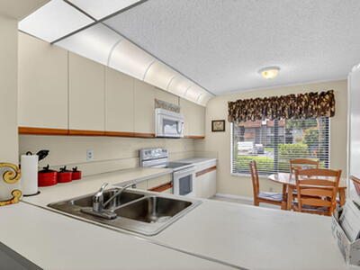 5560 Fairway Park Drive, Boynton Beach, FL 33437