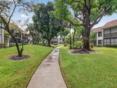 5560 Fairway Park Drive, Boynton Beach, FL 33437