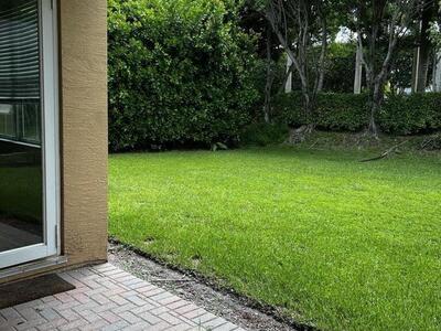 9555 Phipps Lane, Wellington, FL 33414