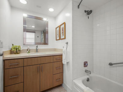 3871 Via Poinciana, Lake Worth, FL 33467