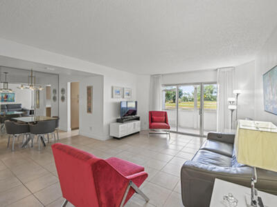 3871 Via Poinciana, Lake Worth, FL 33467