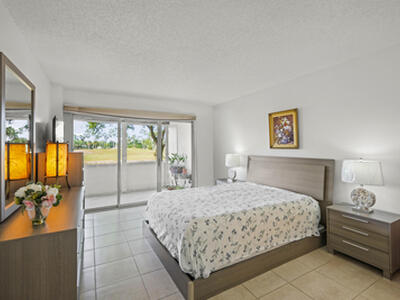 3871 Via Poinciana, Lake Worth, FL 33467