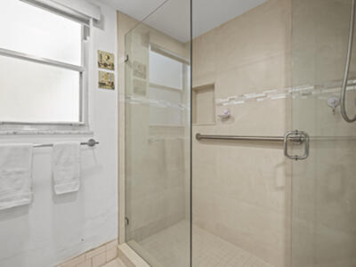 3871 Via Poinciana, Lake Worth, FL 33467