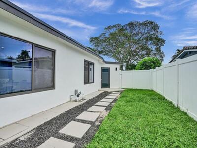 1001 SE 13th Court, Deerfield Beach, FL 33441