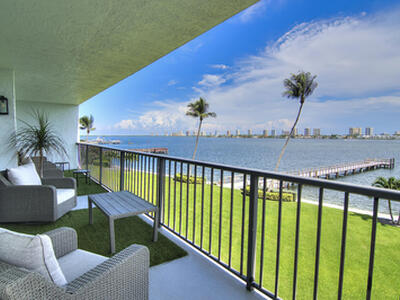 3040 Lake Shore Drive, Riviera Beach, FL 33404