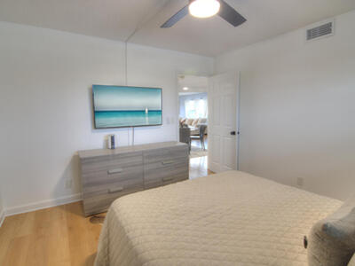 3040 Lake Shore Drive, Riviera Beach, FL 33404