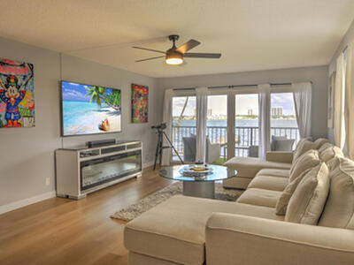 3040 Lake Shore Drive, Riviera Beach, FL 33404