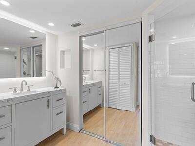 700 Uno Lago Drive, Juno Beach, FL 33408