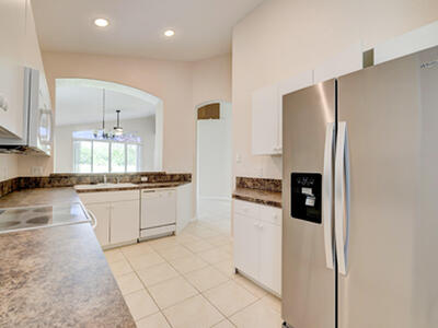 688 NW Stanford Lane, Port Saint Lucie, FL 34986