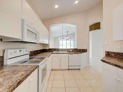 688 NW Stanford Lane, Port Saint Lucie, FL 34986