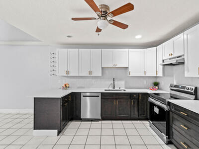 13916 Folkestone Circle, Wellington, FL 33414