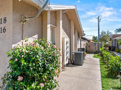 13916 Folkestone Circle, Wellington, FL 33414