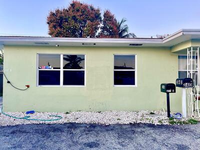 340 W Blue Heron Boulevard, Riviera Beach, FL 33404