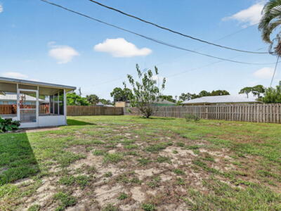 561 SE Karrigan Terrace, Port Saint Lucie, FL 34983