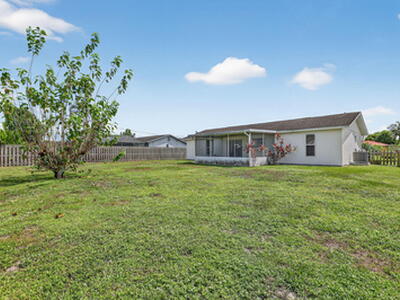 561 SE Karrigan Terrace, Port Saint Lucie, FL 34983