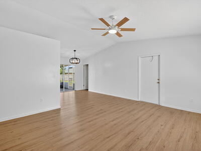 561 SE Karrigan Terrace, Port Saint Lucie, FL 34983