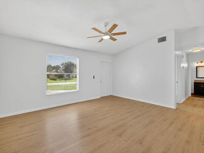 561 SE Karrigan Terrace, Port Saint Lucie, FL 34983