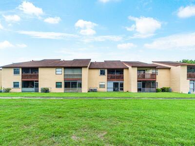 608 Lakeview Drive E, Royal Palm Beach, FL 33411