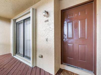 608 Lakeview Drive E, Royal Palm Beach, FL 33411