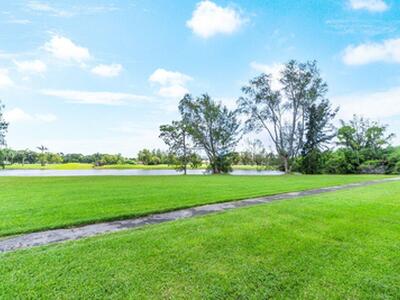 608 Lakeview Drive E, Royal Palm Beach, FL 33411