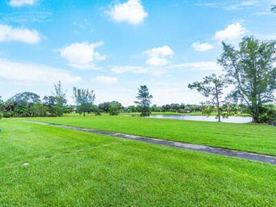 608 Lakeview Drive E, Royal Palm Beach, FL 33411