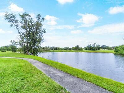 608 Lakeview Drive E, Royal Palm Beach, FL 33411