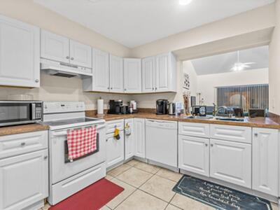 608 Lakeview Drive E, Royal Palm Beach, FL 33411