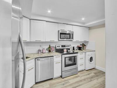 2000 Presidential Way, West Palm Beach, FL 33401