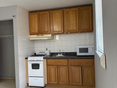 1017 W Lakewood Road, West Palm Beach, FL 33405