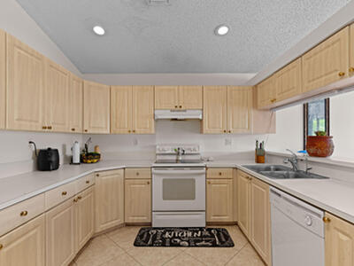 5078 Willow Pond W Road W, West Palm Beach, FL 33417