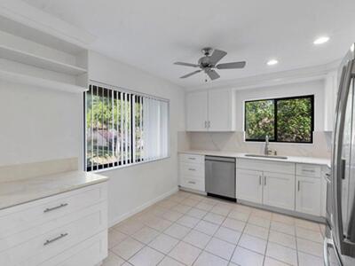 5720 Coach House Circel Circle E, Boca Raton, FL 33486